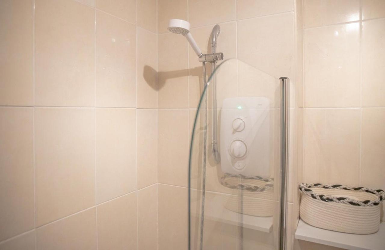 Guestready - Homely Leeds City Apartment Sleep 4 Meanwood Buitenkant foto